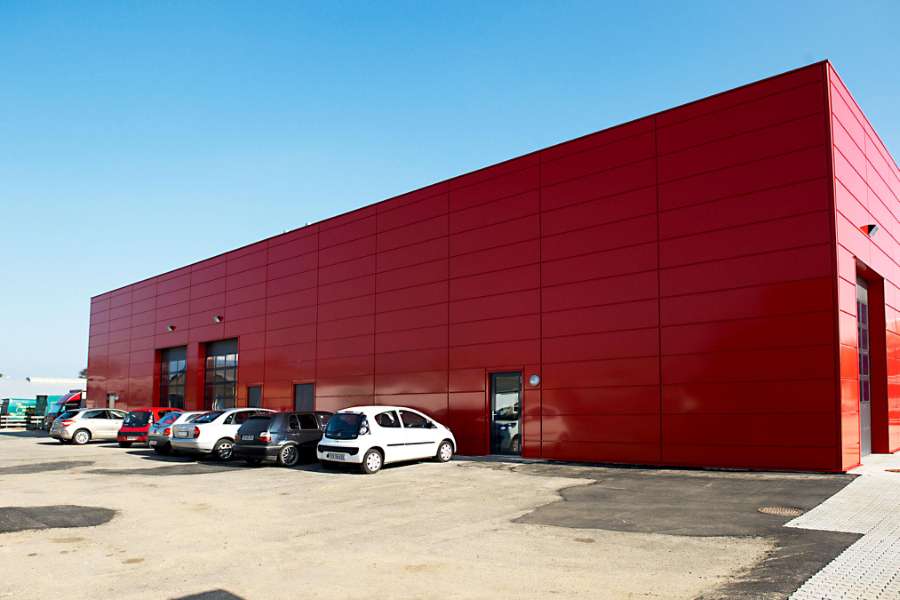 Facadeløsning lever op til bilbranchens traditioner, Vævervej 16, 8800 Viborg